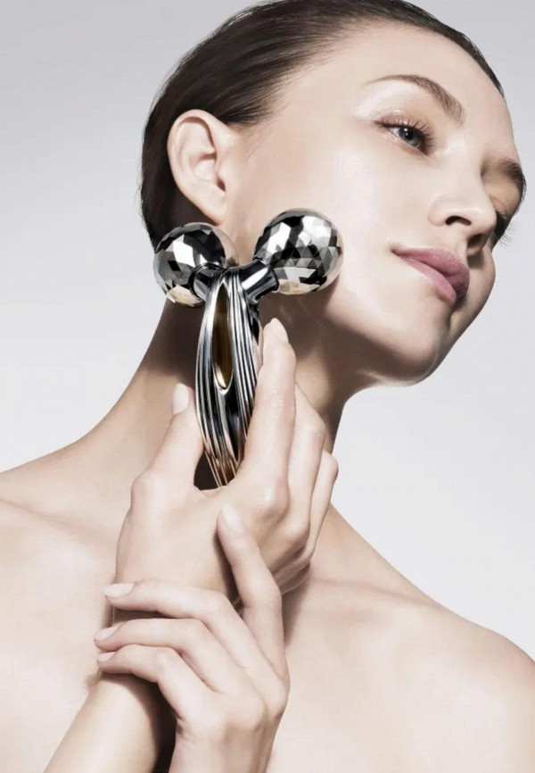 alt="ReFa Carat Ray Japanese facial roller for microcirculation and lymphatic drainage"